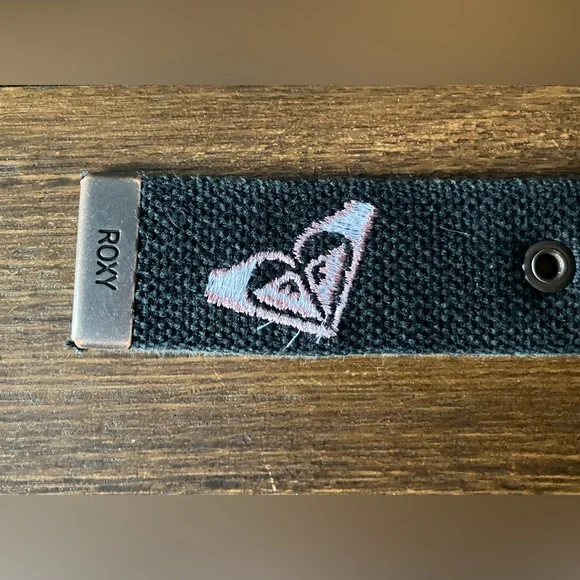💥2 for 1💥Roxy Grey Canvas Belt with Floral Stud accents - Picture 2 of 5
